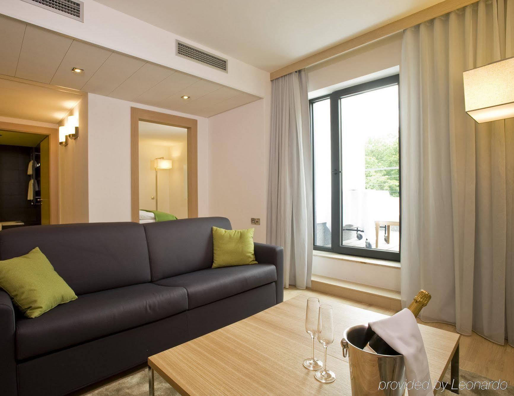 Hotel Occidental Praha Five Esterno foto
